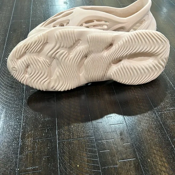 Yeezy Foam Runners - Picture 3 of 3